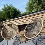 Apartmanhotel Prima Boddenblick -stellplaetze-schlaffaesser-tiny In Ostsee Naehe
