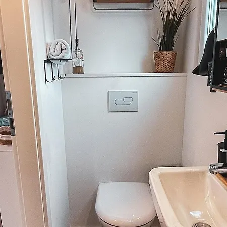 Prima Boddenblick -stellplaetze-schlaffaesser-tiny In Ostsee Naehe 아파트호텔 *